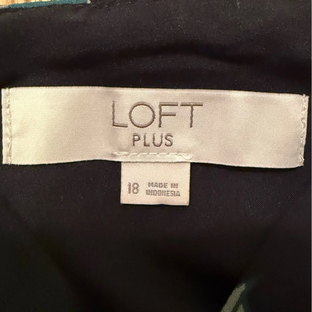 LOFT Plus - Black Floral Long Sleeve Dress - Size 18 - Picture 2 of 4